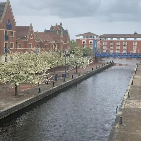 Luxury Spacious 2 Bedroom Riverside House Apartamento *